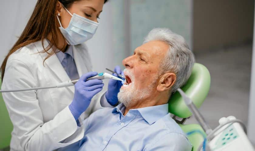Tips For Managing Pain Until You See An Emergency Dentist